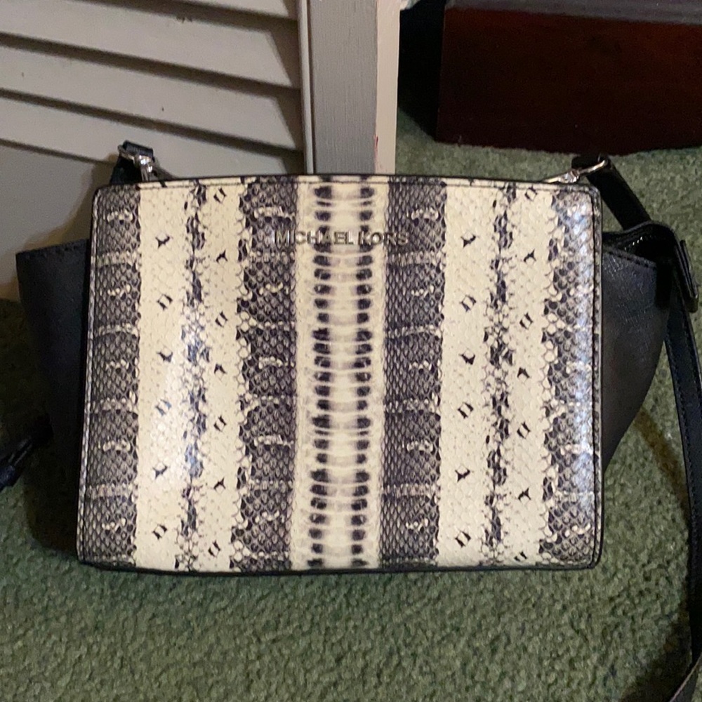 Michael Kors snake skin and black crossbody. This bag is in great condition.